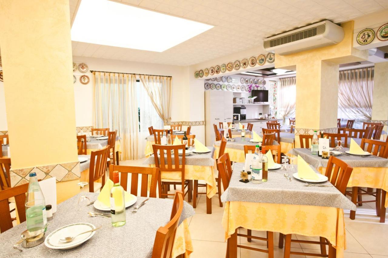 צ'סנטיקו Hotel Dolcevita מראה חיצוני תמונה