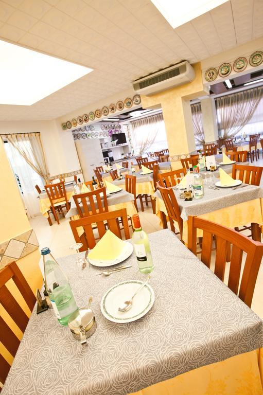 צ'סנטיקו Hotel Dolcevita מראה חיצוני תמונה