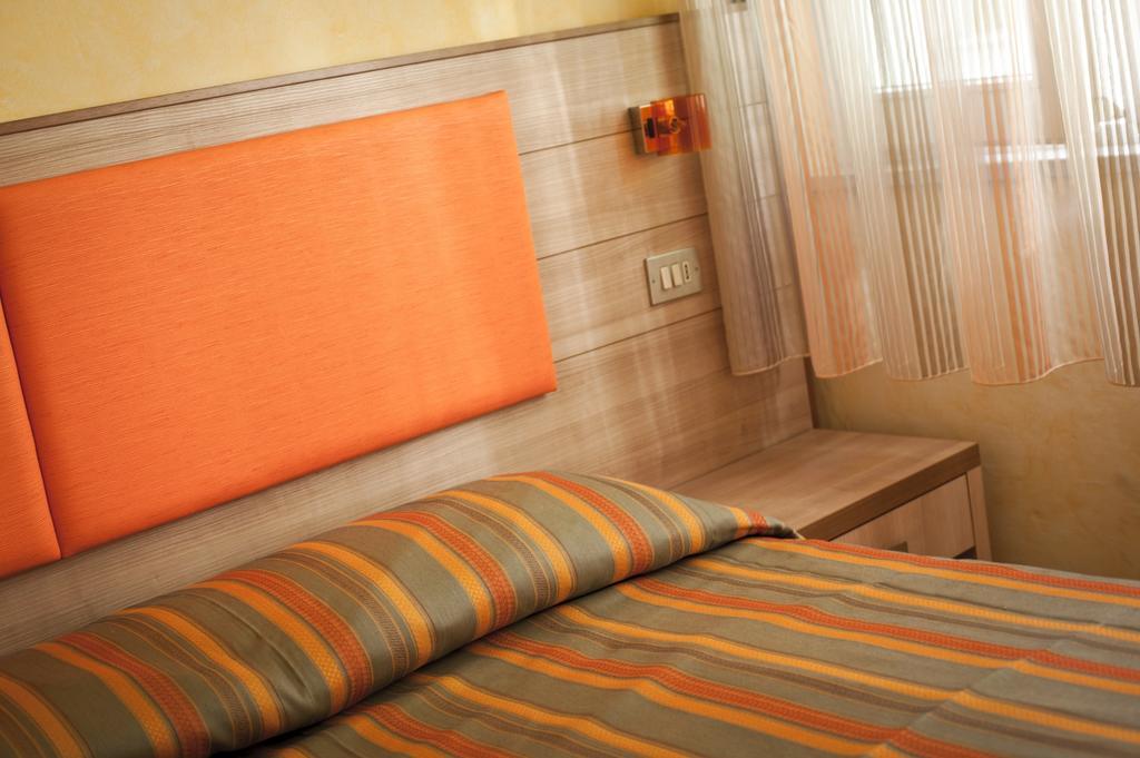 צ'סנטיקו Hotel Dolcevita מראה חיצוני תמונה