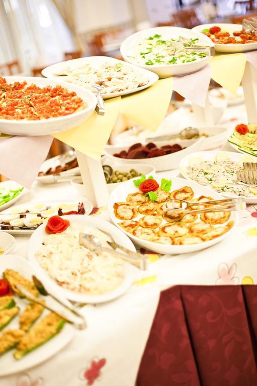 צ'סנטיקו Hotel Dolcevita מראה חיצוני תמונה